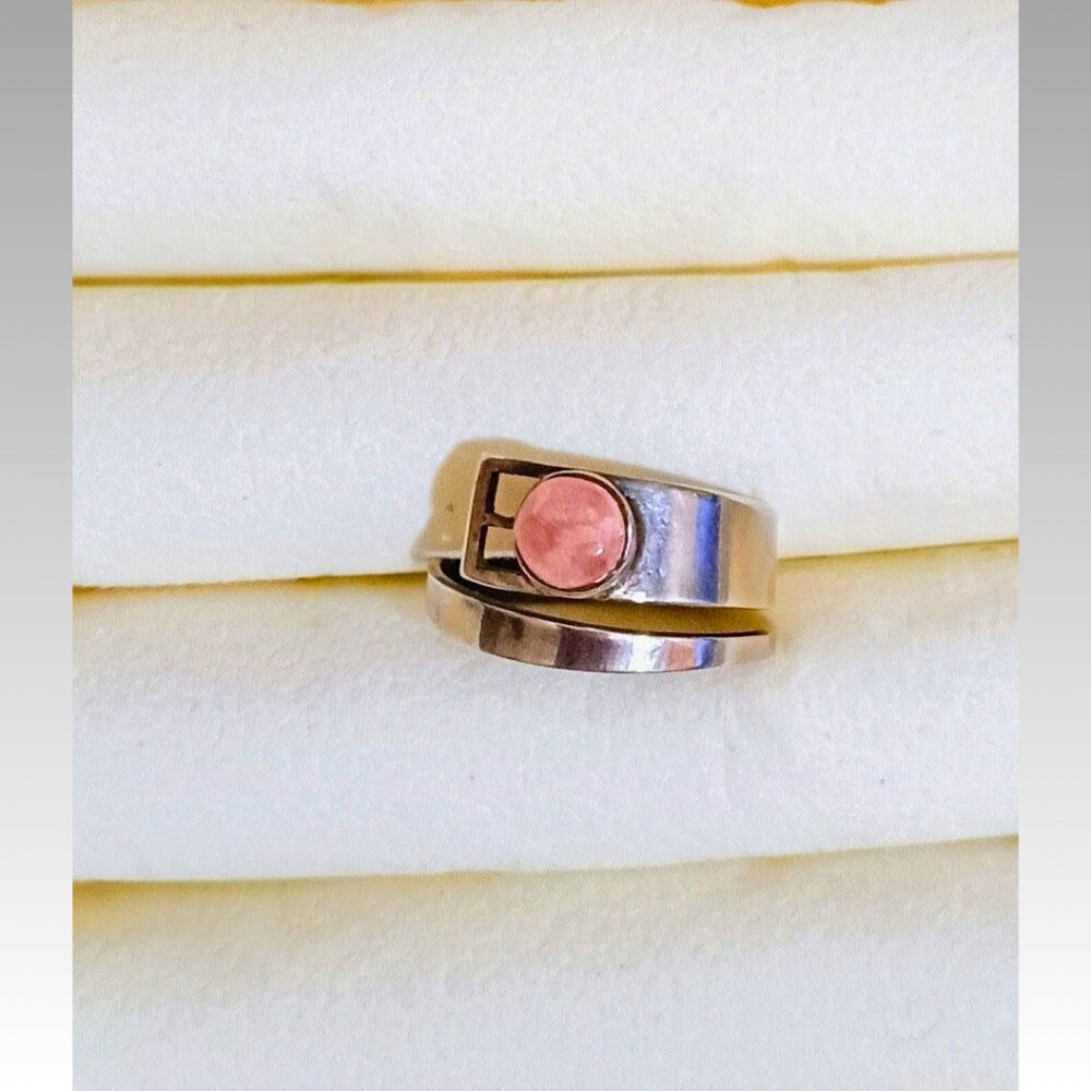 925 Sterling Silver Pink Stone Ring Size 5 Stackable - Picture 2 of 3